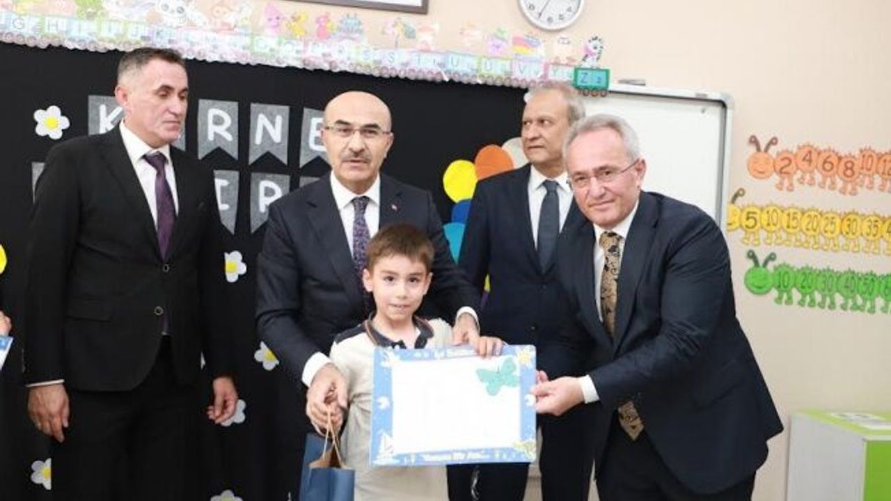 BURSA’DA ÖĞRENCİLERİN KARNE COŞKUSU