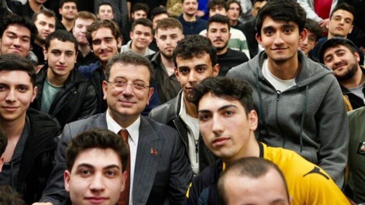 İBB FİLENİN SULTANLARI YURDU’NDA KALAN ÖĞRENCİLERLE İFTAR YAPTI