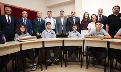 Başkan Vekili Biba, öğrencilerin karne heyecanına ortak oldu
