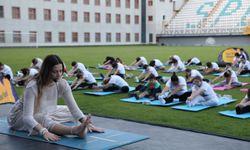 Sağlıklı yaşlanma için yoga yaptılar