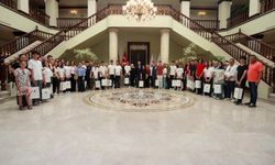 BURSA'NIN EĞİTİM GURURU! VALİ EROL AYYILDIZ, TÜRKİYE ŞAMPİYONLARINI VALİLİKTE AĞIRLADI