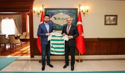 BURSASPOR’UN 63. YIL COŞKUSUNDA VALİ AYYILDIZ FARKI