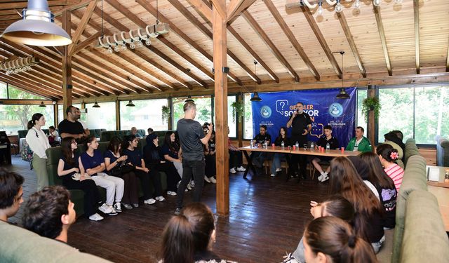 Başkan Erol Gençlere Yapılan Yatırımları Anlattı, Talepleri Tek Tek Dinledi