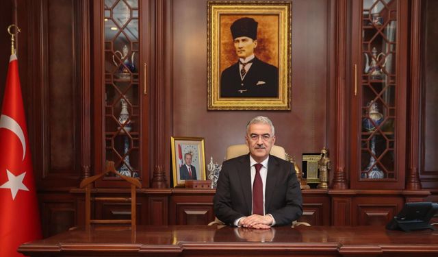 VALİ EROL AYYILDIZ'DAN BABALAR GÜNÜ'NDE GÖNÜLLERE DOKUNAN MESAJ