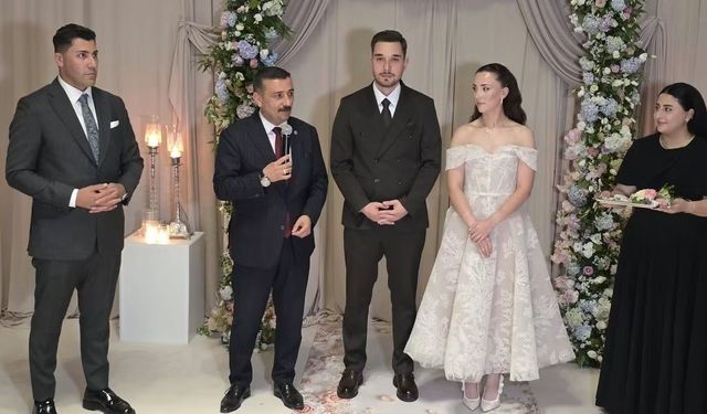 EYYÜP CEYLAN VE SELÇUK TÜRKOĞLU, GENÇ ÇİFTİN MUTLULUĞUNA ORTAK OLDU