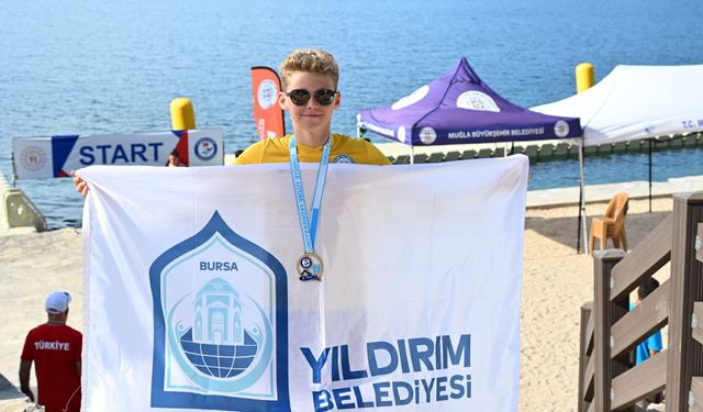 YILDIRIMLI YÜZÜCÜLERE MİLLİ GURUR