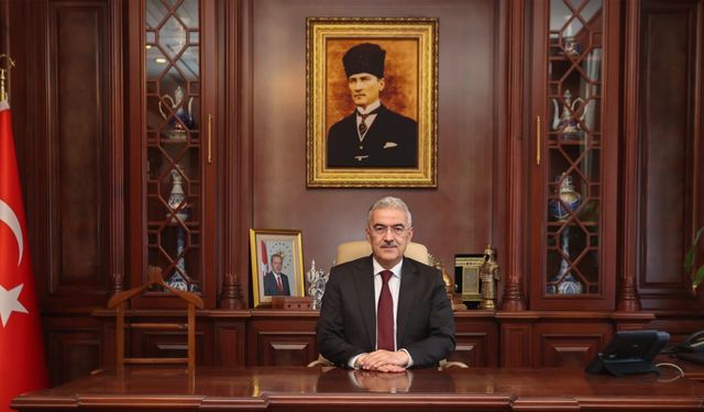 VALİ EROL AYYILDIZ'DAN BASINA GÜÇLÜ MESAJ: "DOĞRU HABERCİLİK DEMOKRASİNİN TEMİNATIDIR"