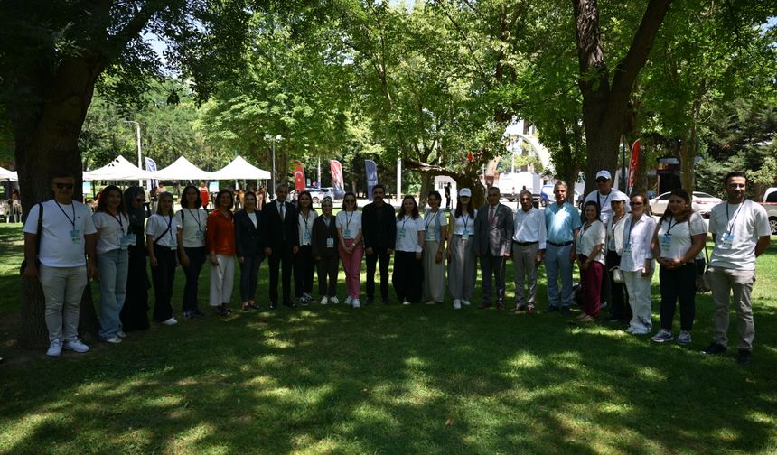 BİR ŞEHİR BİN DERSLİK BURSA ŞENLİĞİ İLE ÖĞRENCİLER BURSA'NIN KÜLTÜREL MİRASINI KEŞFETTİ
