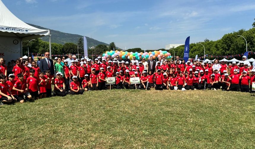 BURSA'DA GELENEKSEL ÇOCUK OYUNLARI ŞENLİĞİ DÜZENLENDİ