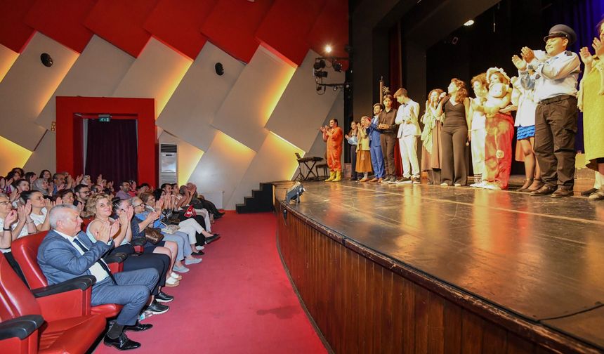 Osmangazi’de Gençlerin Tiyatro Performansı Damga Vurdu