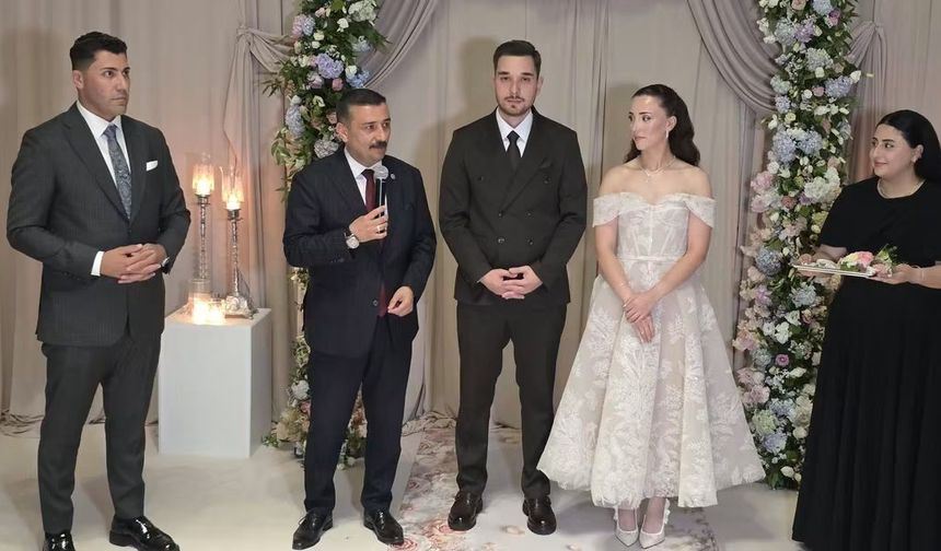 EYYÜP CEYLAN VE SELÇUK TÜRKOĞLU, GENÇ ÇİFTİN MUTLULUĞUNA ORTAK OLDU