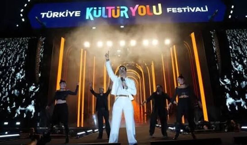 BURSA KÜLTÜR YOLU FESTİVALİ’NDE GÖKHAN TÜRKMEN RÜZGARI ESTİ
