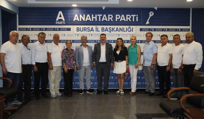 Bursa Muhtarlar Derneği'nden Anahtar Parti Bursa İl Başkanlığı'na ziyaret