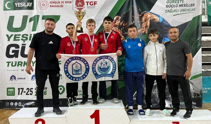 GÜREŞTE YILDIRIM FIRTINASI